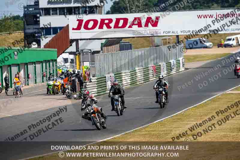 Vintage motorcycle club;eventdigitalimages;mallory park;mallory park trackday photographs;no limits trackdays;peter wileman photography;trackday digital images;trackday photos;vmcc festival 1000 bikes photographs